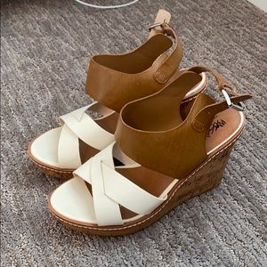 Brown and white cork wedges